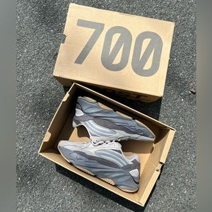 YEEZY BOOST 700 V2 Tephra